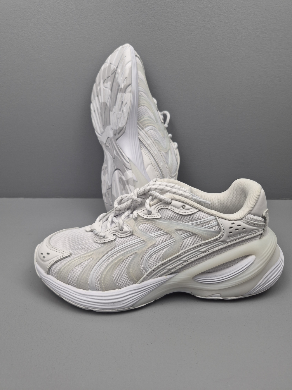 PUMA Inverse Echo Sneakers White-Feather Gray Women's Size  8